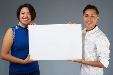 Genç çift gösteri afiş