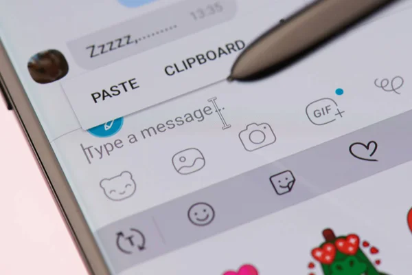 SMS-y w aplikacji messenger viber — Zdjęcie stockowe