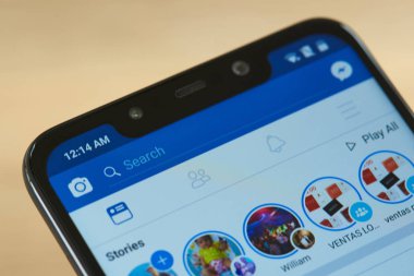 Facebook arama çubuğunda