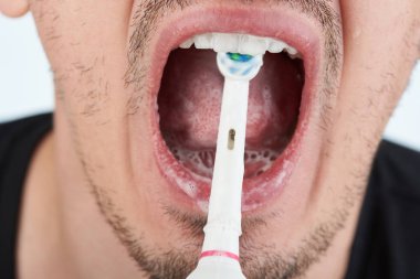 Hızlı hareketli elektronik diş fırçası 