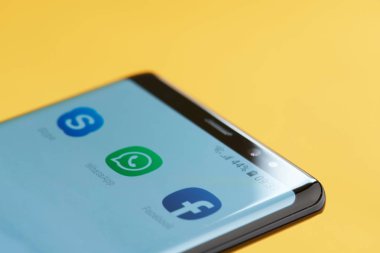 WhatsApp simgesi app akıllı telefon ekranında