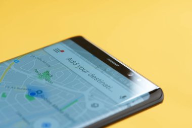 Google harita üstünde smartphone perde