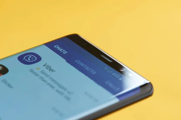 Menu Chat dans Viber sur l'écran du smartphone — Photo