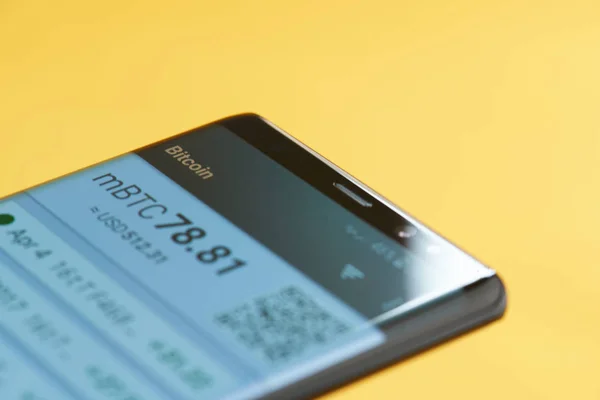 Bitcoin menú billetera en la pantalla del teléfono inteligente — Foto de Stock