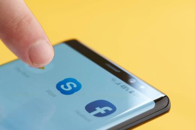 Skype meesenger smartphone ekranında başlangıç