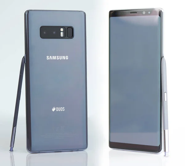 Samsung notatka 8 duet smartfon — Zdjęcie stockowe