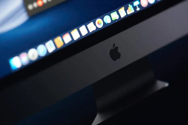 Imac on new macOS Mojave — Stock Photo, Image