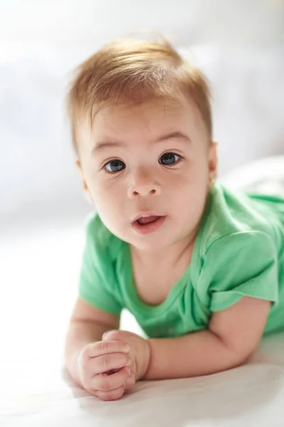 Retrato de niña pequeña — Foto de Stock