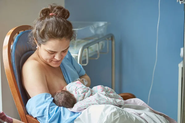 Téma kojení novorozence — Stock fotografie