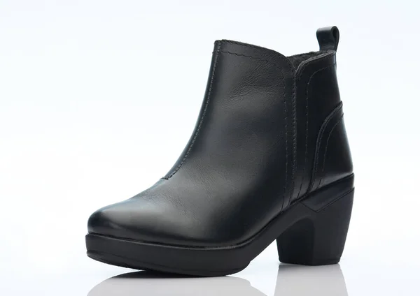 Vue d'angle de chaussure femme noire — Photo