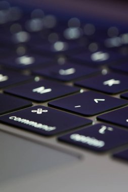 Buyurmak anahtar apple klavye üzerinde