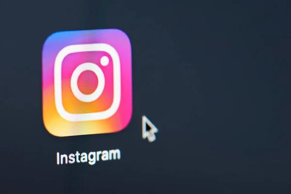 Icono de Instagram en pantalla — Foto de Stock