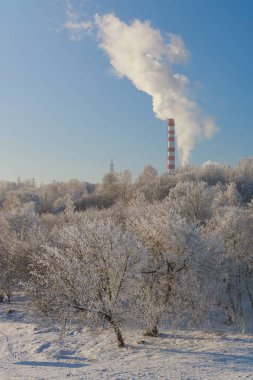 Güç fabrikadan gelen duman