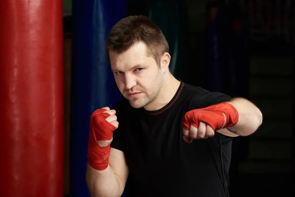 Retrato del hombre de kickboxing —  Fotos de Stock