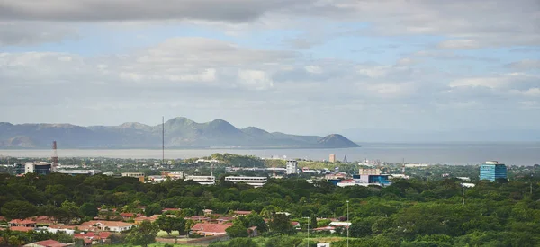 Managua miasta w jasny, słoneczny dzień — Zdjęcie stockowe