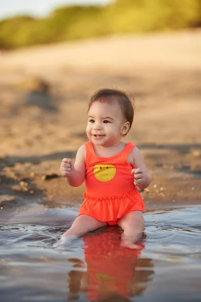 Feliz niña sonriente —  Fotos de Stock