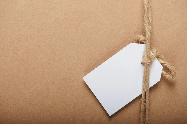 Beyaz kağıt etiket asmak katarı — Stok fotoğraf