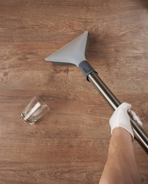 Удаление разлива воды
