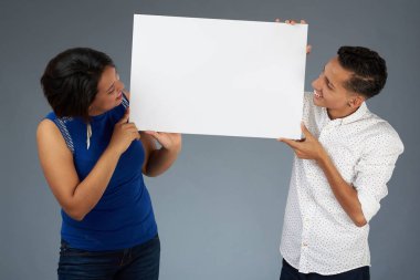 Gülümseyen insanlar afiş bak