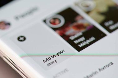 Facebook sayfasında hikayelerini eklemek