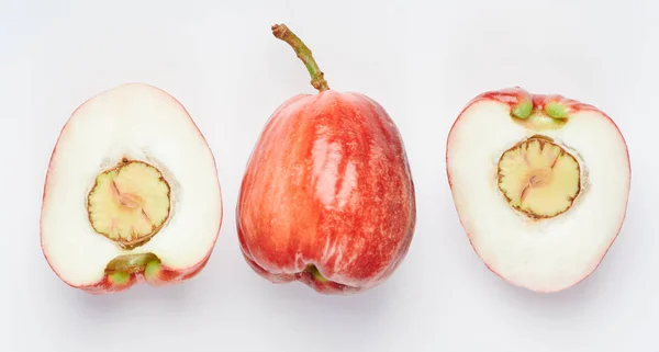 Meia maçã rosa cortada com semente — Fotografia de Stock