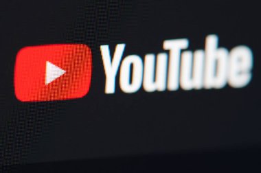 YouTube simgesi dizüstü bilgisayar ekranında