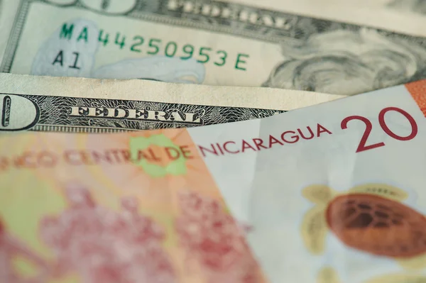 Никаргуанские деньги зависят от американской долларовой темы — стоковое фото