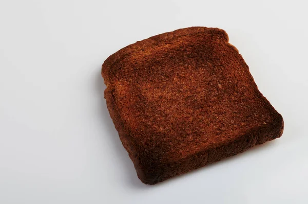 Кусок сгоревшего хлеба — стоковое фото