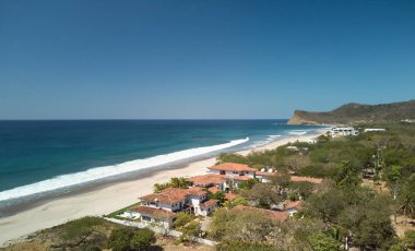 Okyanus plaj üzerinde yerleşim alanı