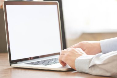 Mock-up o dizüstü evde kullanma. Online çalışma kavramı