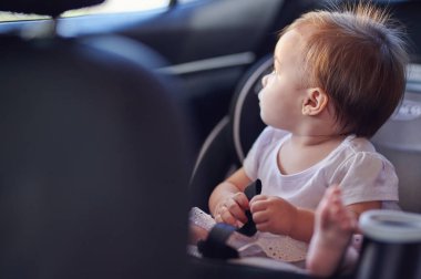 Bebek kız göz araba penceresi
