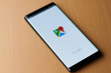 Google Haritalar smartphone ekranında application