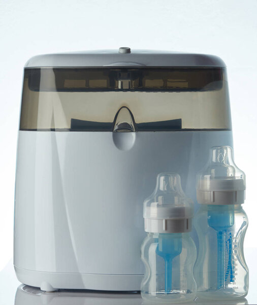 Baby bottle sterilizing machine