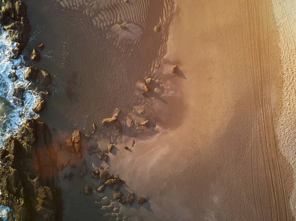 Playa rocosa limpia — Foto de Stock