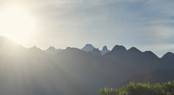 Sunrise in mountain landscape — Stock Photo, Image
