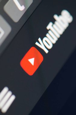 Dizüstü ekran YouTube video hizmeti