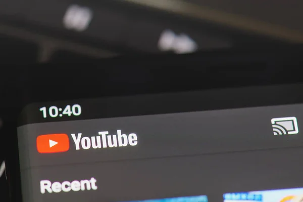 New york, usa - 14. März 2019: youtube-Videos auf dem Smartphone-Bildschirm in Großaufnahme — Stockbild Youtube Aktuelle Videos — Stockfoto
