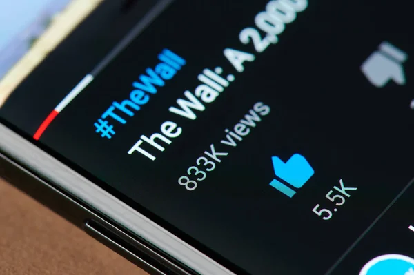 New york, usa - March 15, 2019: wie für youtube-Video auf Smartphone-Bildschirm Nahaufnahme — Stockbild Wie für Youtube-Videos — Stockfoto