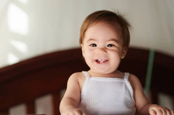 Retrato de feliz sorridente bebê menina — Fotografia de Stock