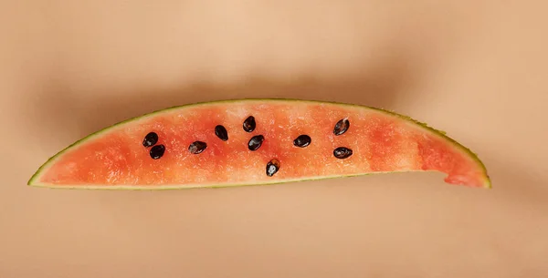 Fatia de melancia comido — Fotografia de Stock