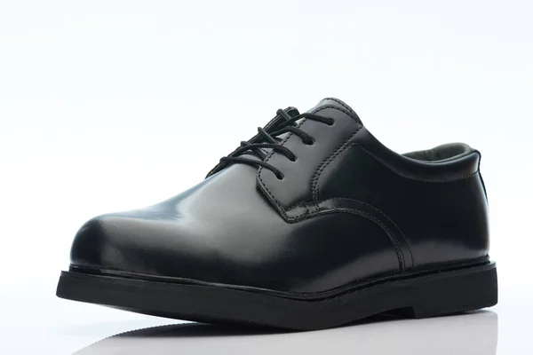 Vue d'angle de chaussure classique en cuir — Photo