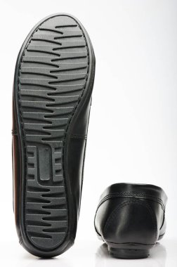 siyah deri ayakkabı