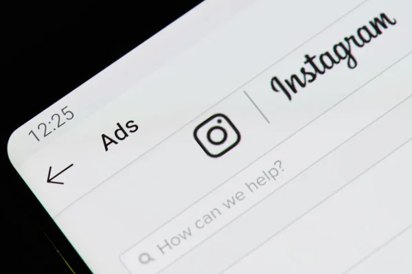 Create instagram ads — Stock Photo, Image