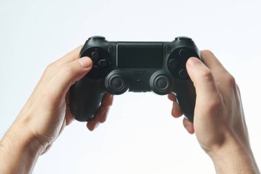 Oyun oynamak için joystick kullanma