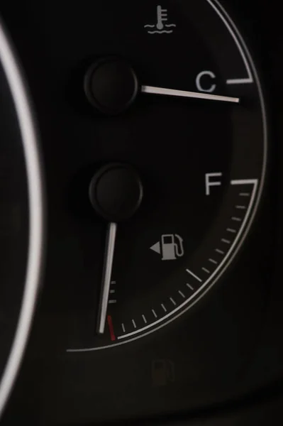 Lege benzine auto tank — Stockfoto