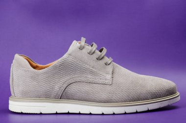 Temiz modern gri adam ayakkabı