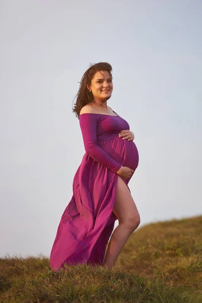 Genç kadının hamileliği teması — Stok fotoğraf