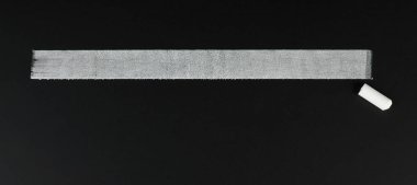 Geniş beyaz tebeşir darbesi