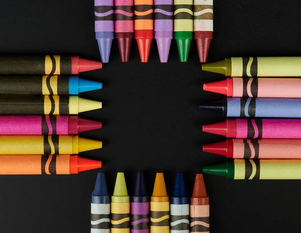 Lápices de colores en forma cuadrada — Foto de Stock