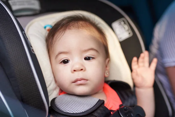 Retrato de niña pequeña — Foto de Stock